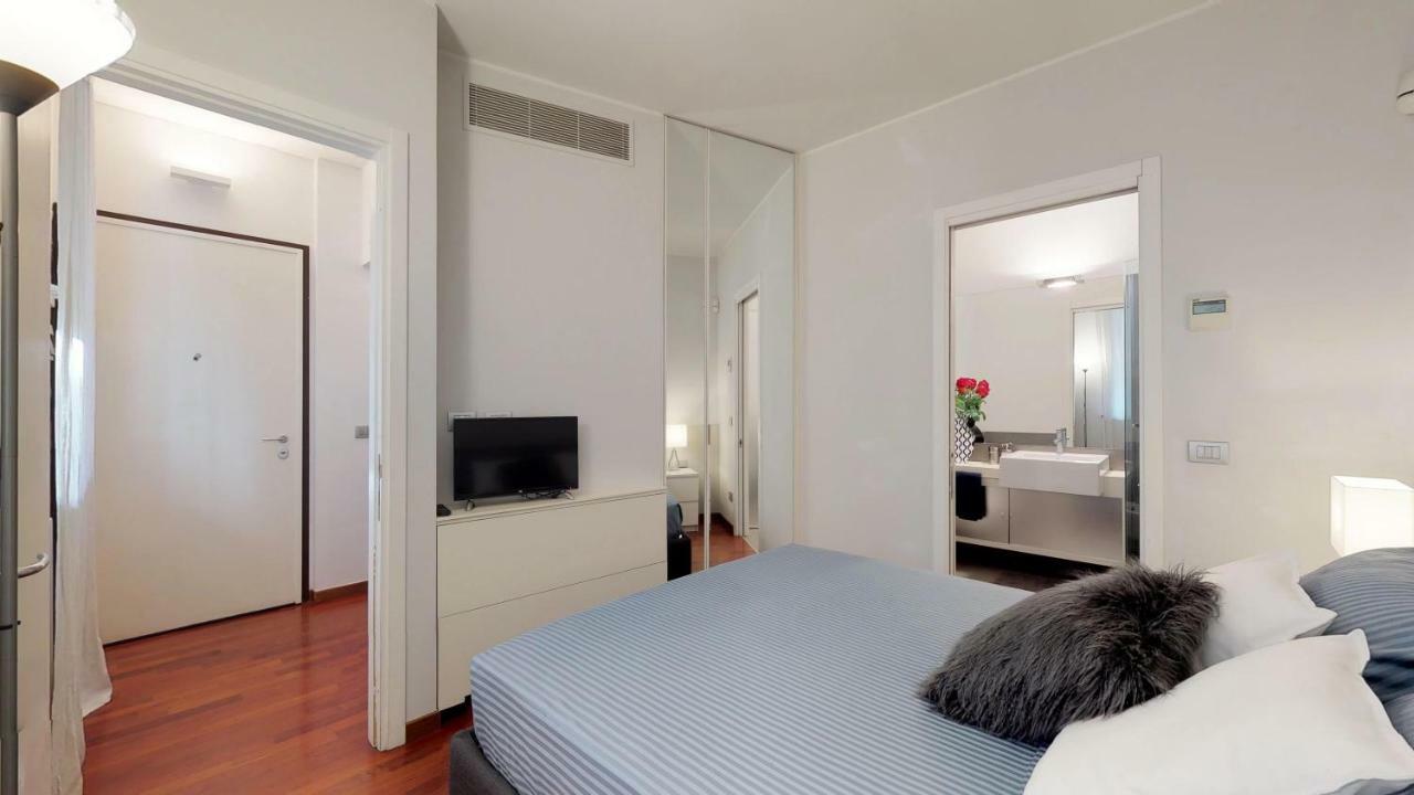 Design Apartment Near Duomo Square Milan Exterior photo